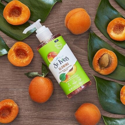 St.Ives Glowing Daily Facial Cleanser - Apricot 200ml